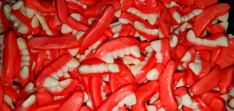 Gummy Dracula Teeth